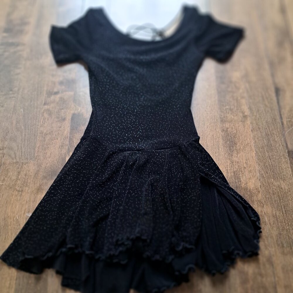 Mondor figure skating skate test dress size 8-10 girl black lined short sleeves.